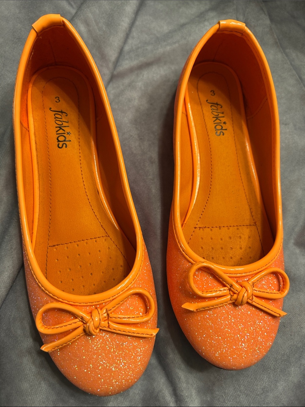 Fabkids Sparkly Orange Bow Ballet Flats - size 3